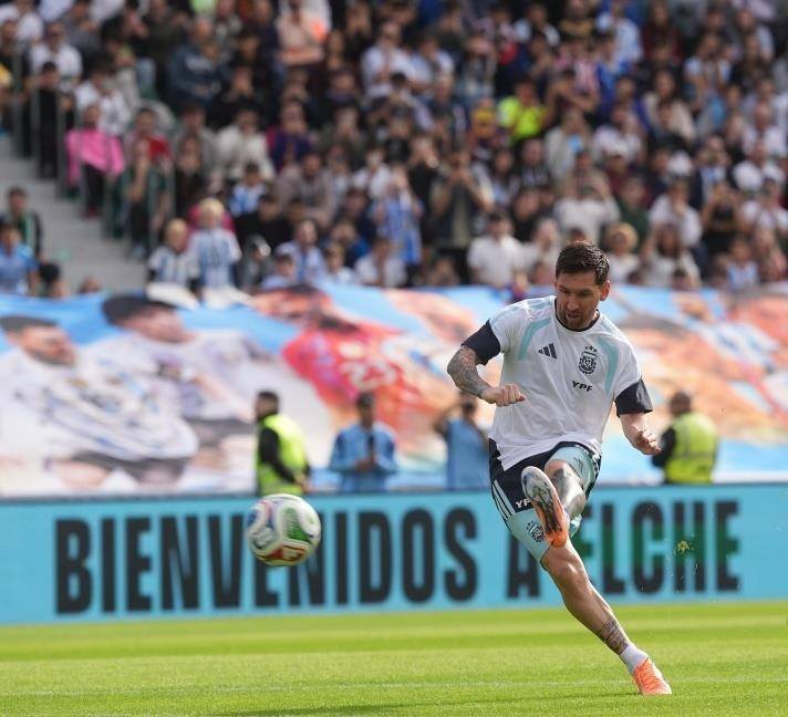 包含梅西回归赛场，赛况扑朔迷离首场状态亮眼，IG观众沸腾！的词条