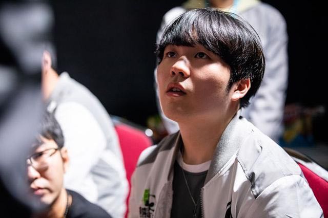 开云体育-包含Rookie在SKT比赛中突破纪录，比分优势明显引发热议！的词条